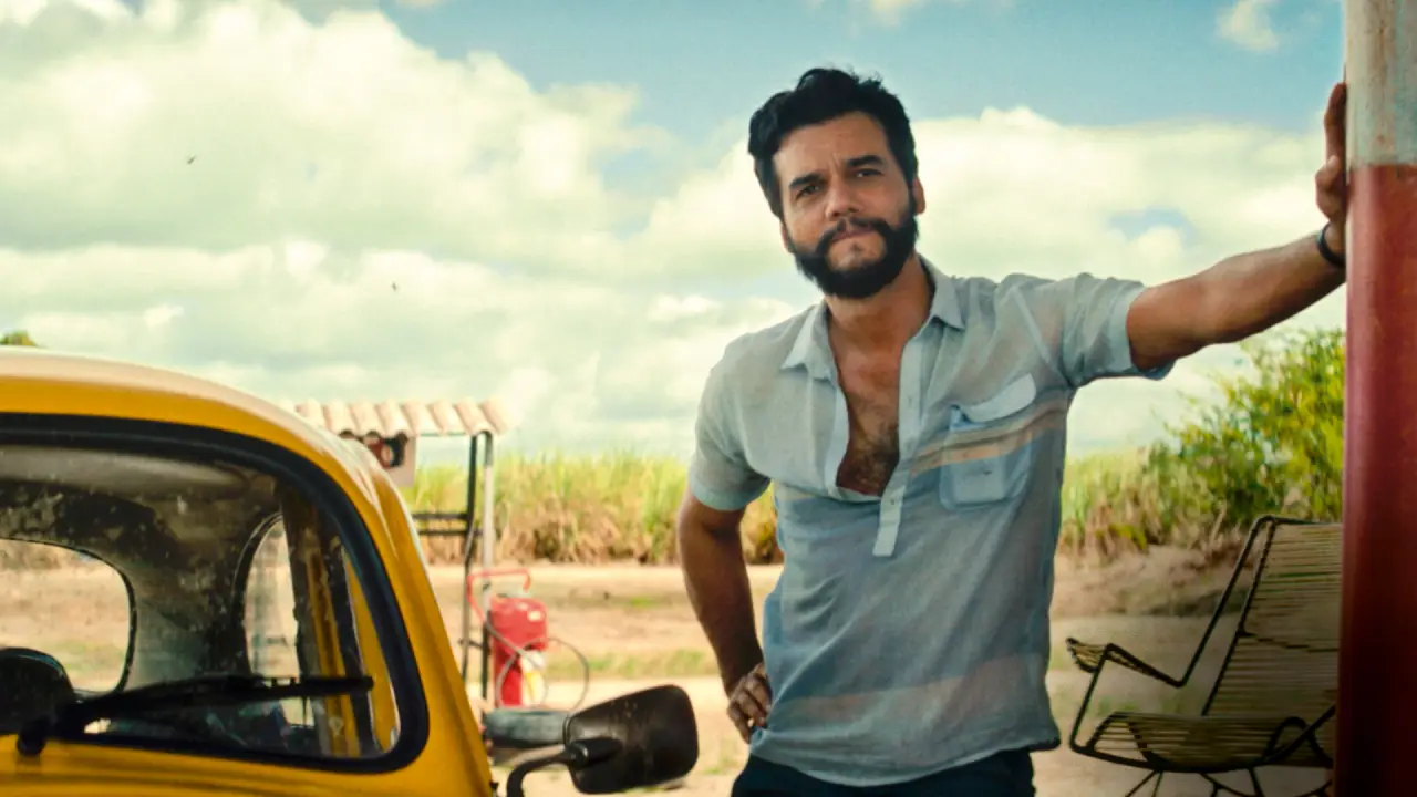 01- Wagner-Moura-no-filme-trama-no-Recife-1977.webp